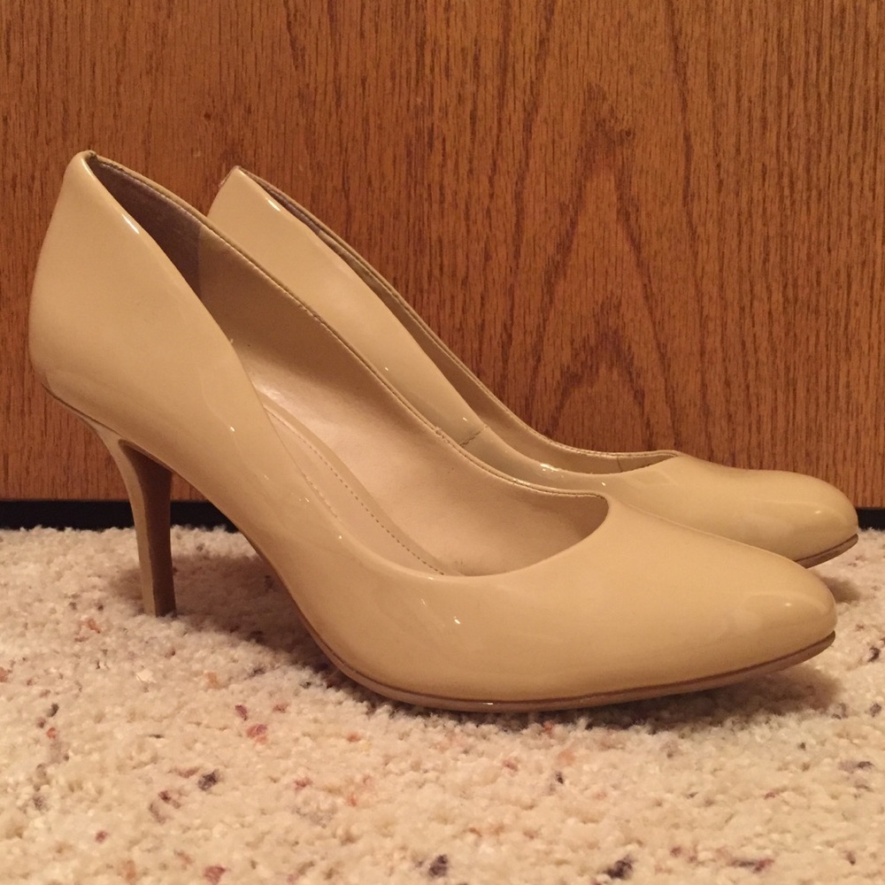 Gianni Bini Nude Heels
